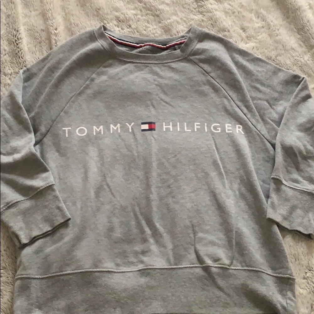 Grey Tommy Hilfiger sweatshirt